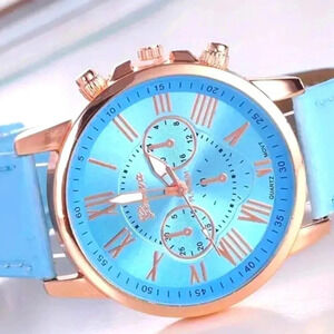 Elegant Women's Quartz Watches with Roman Numerals: A Timeless piece..NWT